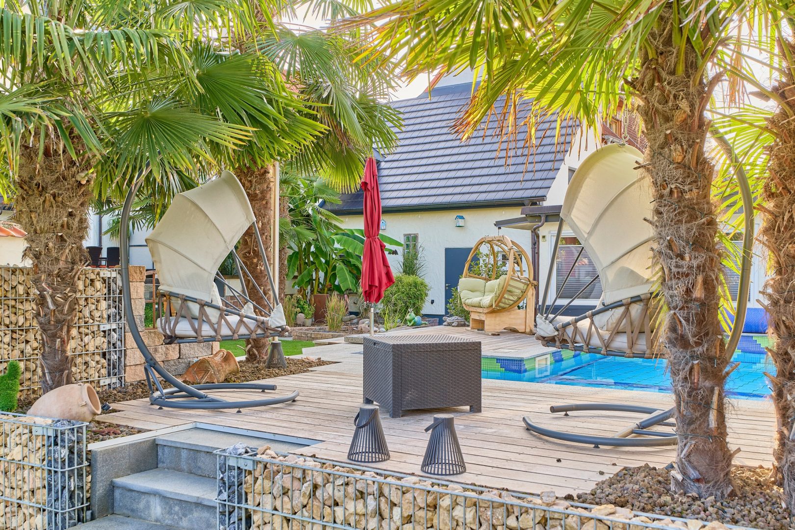 Garten mit Pool