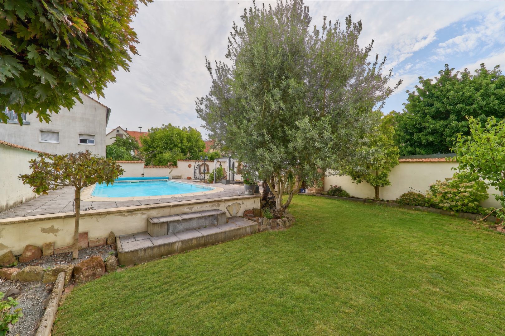 Garten mit Pool