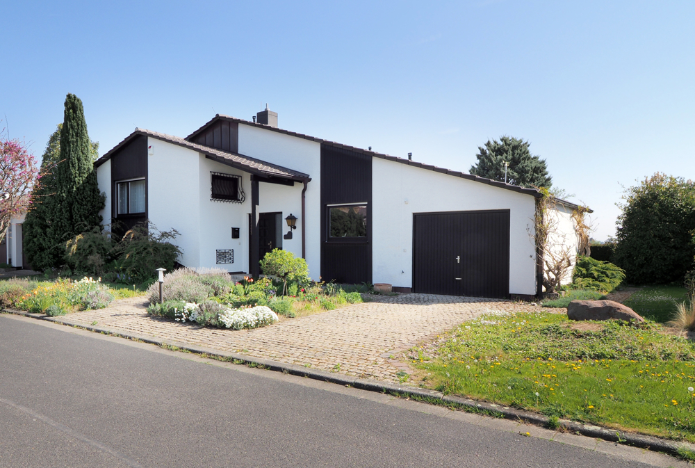 Elegantes Wohnen in bester Wohnlage von Wachenheim, 67157 Wachenheim, Einfamilienhaus