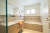 Wohnkomfort auf einer Ebene: Direkt bezugsfertiger Bungalow in Wachenheim - Bad en Suite