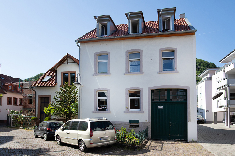 CASHFLOW POSITIV: Zinsstarkes 5-Parteienhaus mit Aufwertungspotenzial, 67433 Neustadt an der Weinstraße, Mehrfamilienhaus