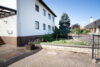 Solides Zweifamilienhaus mit Garage und Garten in familienfreundlicher Lage von Roschbach - Außenansicht