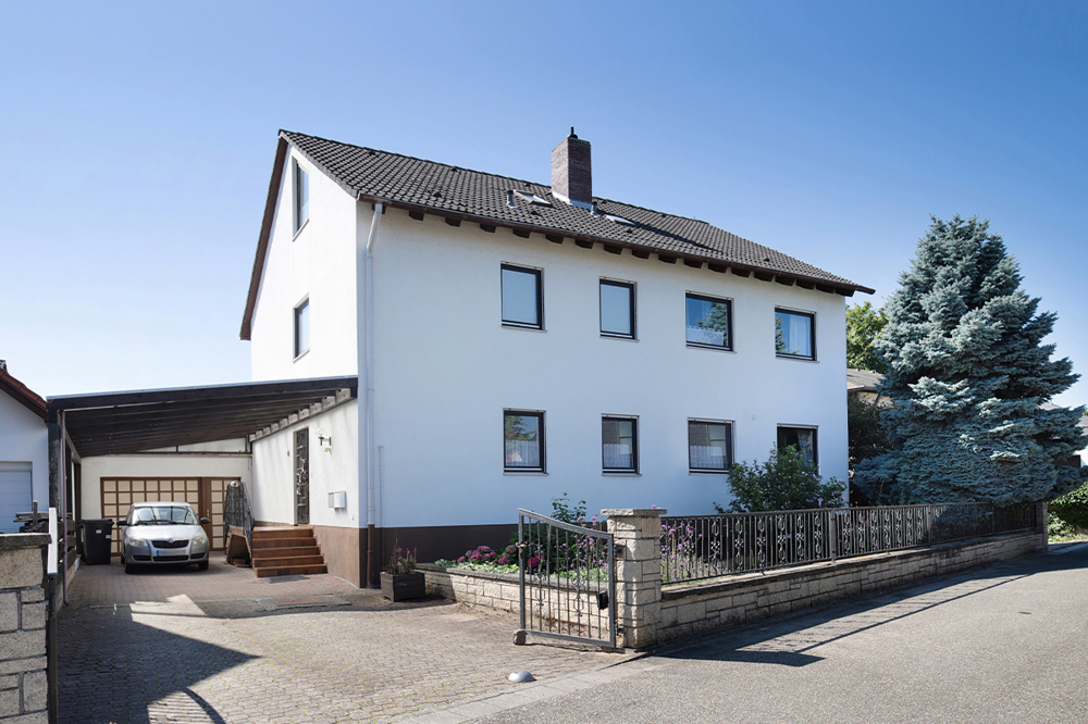 Solides Zweifamilienhaus mit Garage und Garten in familienfreundlicher Lage von Roschbach, 76835 Roschbach, Zweifamilienhaus