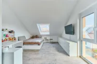 Stilvolle Maisonette-Wohnung mit moderner Ausstattung, Loggia und Garage - Schlafzimmer