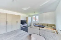 Stilvolle Maisonette-Wohnung mit moderner Ausstattung, Loggia und Garage - Wohnzimmer