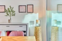 Stilvolle Maisonette-Wohnung mit moderner Ausstattung, Loggia und Garage - Wohnzimmer