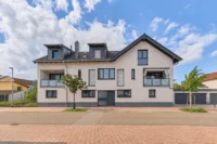 Stilvolle Maisonette-Wohnung mit moderner Ausstattung, Loggia und Garage - Außenansicht