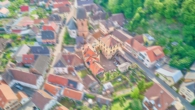 Einzigartige Gelegenheit: Wohnhaus & historische Schule in der Südpfalz - Drohnenaufnahme