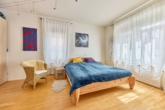 Einzigartige Gelegenheit: Wohnhaus & historische Schule in der Südpfalz - Schlafzimmer