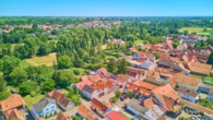 Historisches Anwesen mit tollem Garten und zusätzlichem Bebauungspotenzial - Drohnenaufnahme