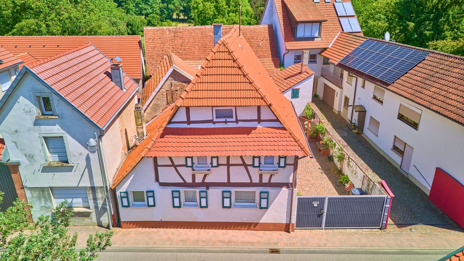 Historisches Anwesen mit tollem Garten und Option auf Nachverdichtung, 76831 Mühlhofen, Einfamilienhaus