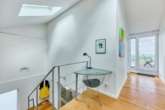 Raum für Träume – modernes Refugium mit Pool, Dachterrasse & traumhaftem Panorama - Flur DG