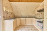 Solides Einfamilienhaus mit großem Garten und sonniger Terrasse in ruhiger Wohnlage - Küche OG