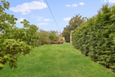 Solides Einfamilienhaus mit großem Garten und sonniger Terrasse in ruhiger Wohnlage - Garten
