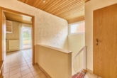 Solides Einfamilienhaus mit großem Garten und sonniger Terrasse in ruhiger Wohnlage - Flur