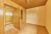 Solides Einfamilienhaus mit großem Garten und sonniger Terrasse in ruhiger Wohnlage - Zimmer
