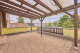 Solides Einfamilienhaus mit großem Garten und sonniger Terrasse in ruhiger Wohnlage - Terrasse