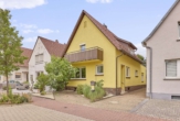 Solides Einfamilienhaus mit großem Garten und sonniger Terrasse in ruhiger Wohnlage - Straßenansicht