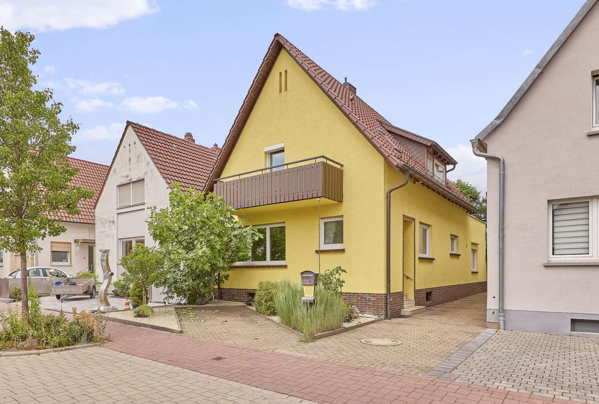 Solides Einfamilienhaus mit großem Garten und sonniger Terrasse in ruhiger Wohnlage, 67454 Haßloch, Einfamilienhaus