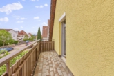 Solides Einfamilienhaus mit großem Garten und sonniger Terrasse in ruhiger Wohnlage - Balkon