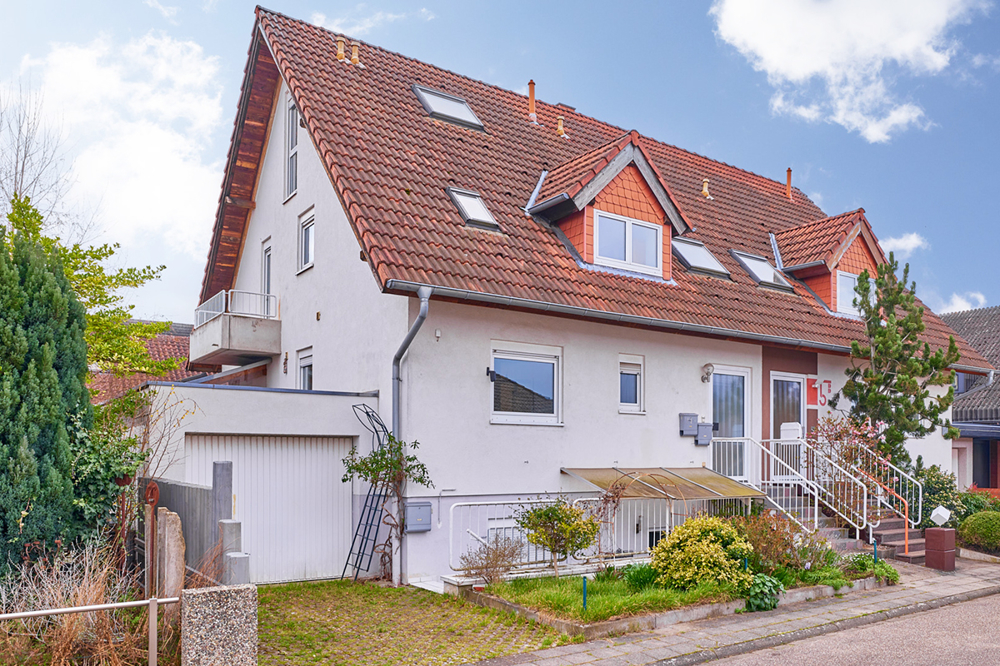 Großzügigige Doppelhaushälfte in ruhiger Anliegerstraße von Haßloch, 67454 Haßloch, Doppelhaushälfte
