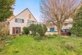 Toplage & Ausbaupotenzial: Zweifamilienhaus auf großem Grundstück - Garten