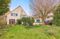 Toplage & Ausbaupotenzial: Zweifamilienhaus auf großem Grundstück - Garten
