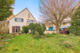 Toplage & Ausbaupotenzial: Zweifamilienhaus auf großem Grundstück - Garten