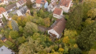 Doppelhaushälfte mit Altbaucharme, großzügigem Garten & Platz zur Entfaltung Ihrer Wohnträume - Drohnenaufnahme