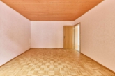 Großzügiges Einfamilienhaus am Waldrand mit Garage, Schuppen & Garten - Zimmer 1 EG