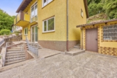 Großzügiges Einfamilienhaus am Waldrand mit Garage, Schuppen & Garten - Außenansicht + Schuppen