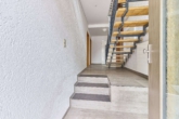 Großzügiges Einfamilienhaus am Waldrand mit Garage, Schuppen & Garten - Eingang