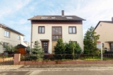 Freistehendes Einfamilienhaus mit viel Potenzial für die ganze Familie - Mehrgenerationenwohnen - Straßenansicht