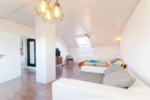 Freistehendes Einfamilienhaus mit viel Potenzial für die ganze Familie - Mehrgenerationenwohnen - Dachgeschoss