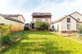 Freistehendes Einfamilienhaus mit viel Potenzial für die ganze Familie - Mehrgenerationenwohnen - Gartenansicht