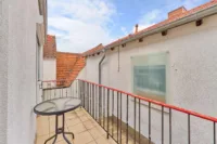 Zweifamilienhaus mit großzügig geschnittenen Wohneinheiten & flexiblem Wohnkonzept - Balkon