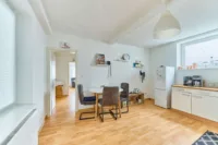 Zweifamilienhaus mit großzügig geschnittenen Wohneinheiten & flexiblem Wohnkonzept - Küche EG