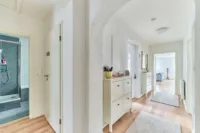 Zweifamilienhaus mit großzügig geschnittenen Wohneinheiten & flexiblem Wohnkonzept - Flur OG