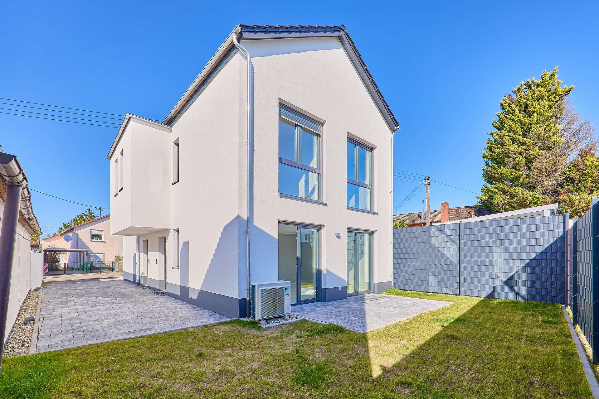 Zuhause neu erleben: Neubau-Doppelhaushälfte mit Garten im Erstbezug, 67065 Ludwigshafen am Rhein, Doppelhaushälfte