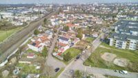 Zuhause neu erleben: Neubau-Doppelhaushälfte mit Garten im Erstbezug - Drohnenaufnahme