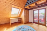 Naturnahes Wohnen mit Charakter & Wohnkomfort – Doppelgarage, Wintergarten, Kamin, PV & Solarthermie - Zimmer OG
