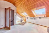 Reihenmittelhaus mit idyllischem Garten und Ausbaupotenzial - Dachgeschoss