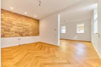 HINDENBURG11 - Erstbezug nach Sanierung: exklusive 3-Zimmer-Erdgeschosswohnung im Kulturdenkmal - Küche & Wohnzimmer