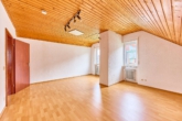 Familienidylle in ruhiger Lage – Großzügiges Reihenendhaus mit Einliegerwohnung - Schlafzimmer