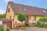 Familienidylle in ruhiger Lage – Großzügiges Reihenendhaus mit Einliegerwohnung - Außenansicht