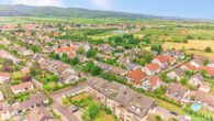 Familienidylle in ruhiger Lage – Großzügiges Reihenendhaus mit Einliegerwohnung - Drohnenaufnahme