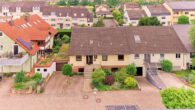 Familienidylle in ruhiger Lage – Großzügiges Reihenendhaus mit Einliegerwohnung - Drohnenaufnahme