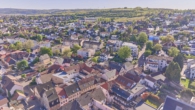 Familienfreundliches Haus mit großer Terrasse, optimaler Raumaufteilung & Einliegerwohnung - Drohnenaufnahme