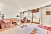 Geräumiges Reihenhaus mit Garage in guter Lage von Königsbach - Wohnzimmer
