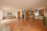 Familienfreundliches Einfamilienhaus in beliebter Lage – Kaminofen & große Terrasse mit Garten - Wohn-/Essbereich